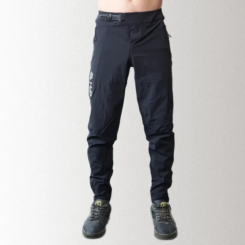 PANTALON NOBRAIN x THE HUB