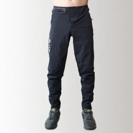 PANTALON NOBRAIN x THE HUB